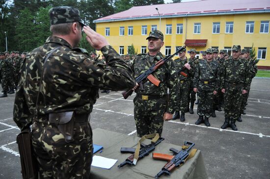 Ukrainian army servicemen swear oath