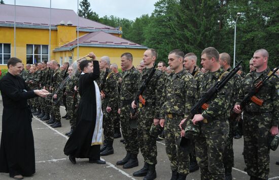 Ukrainian army servicemen swear oath