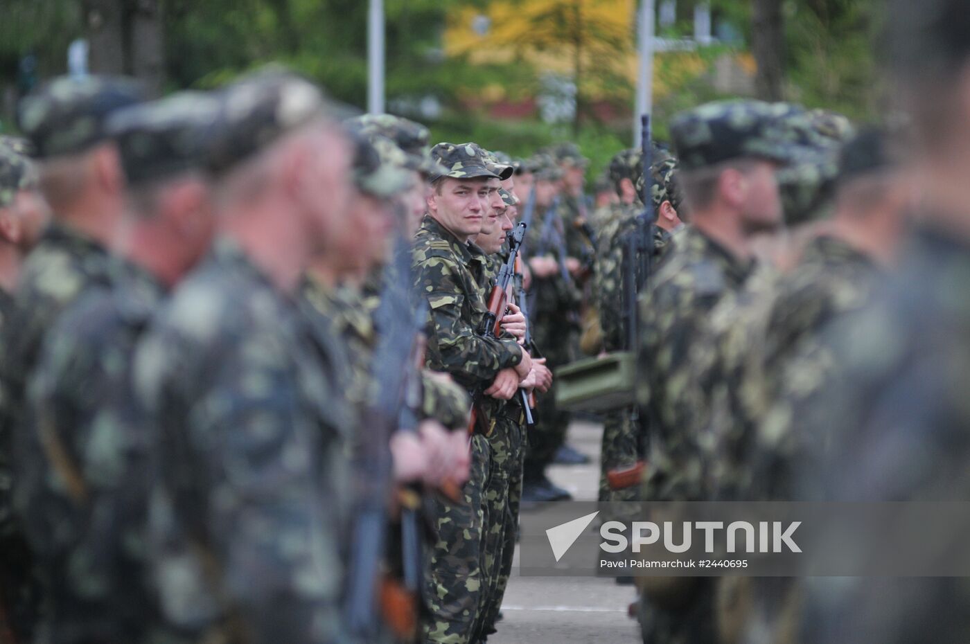 Ukrainian army servicemen swear oath
