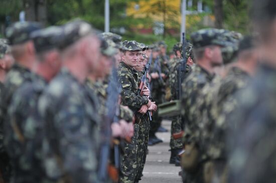 Ukrainian army servicemen swear oath