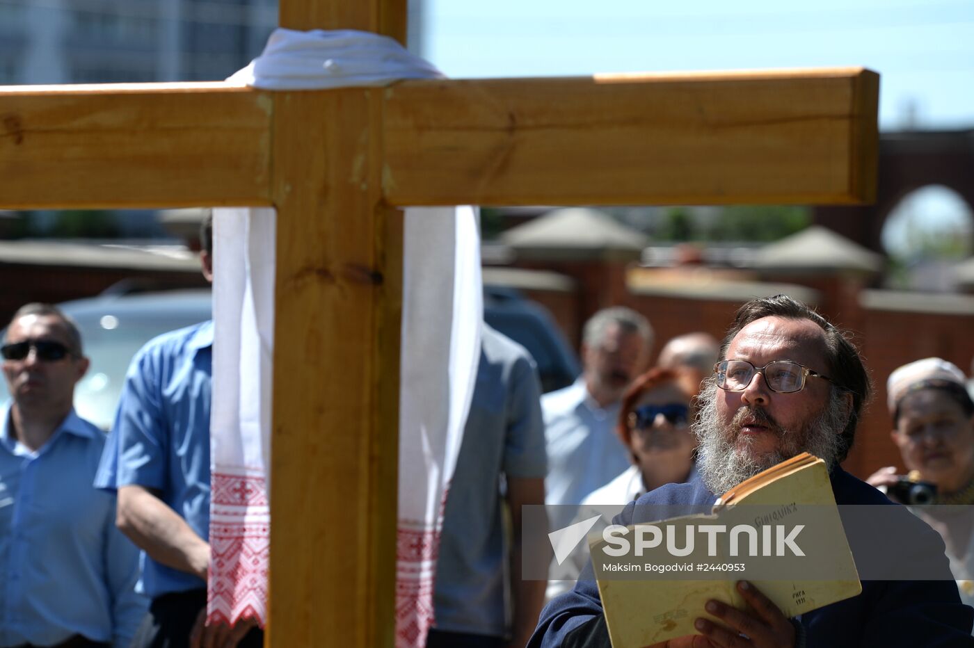 Memorial cross erected in memory of Ukraine victims