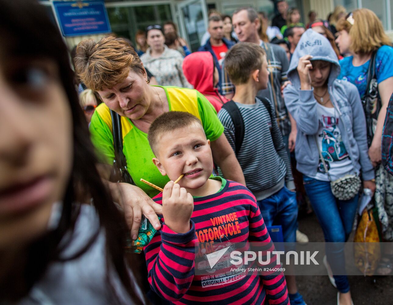 Parents evacuate children from Slavyansk