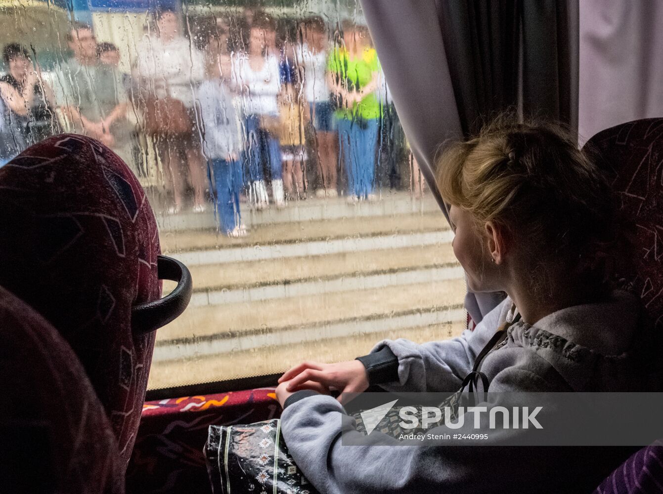 Parents evacuate children from Slavyansk