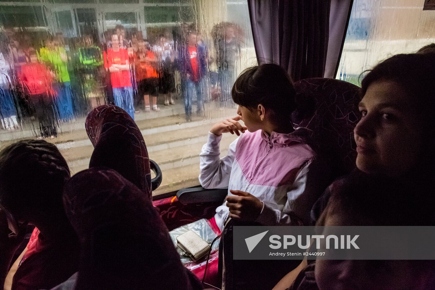 Parents evacuate children from Slavyansk