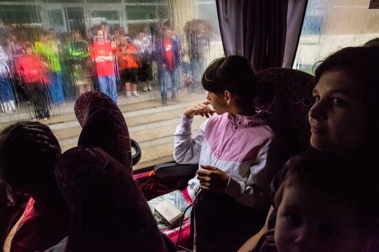 Parents evacuate children from Slavyansk