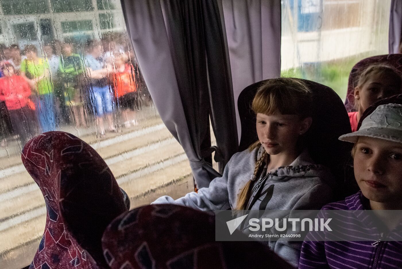 Parents evacuate children from Slavyansk