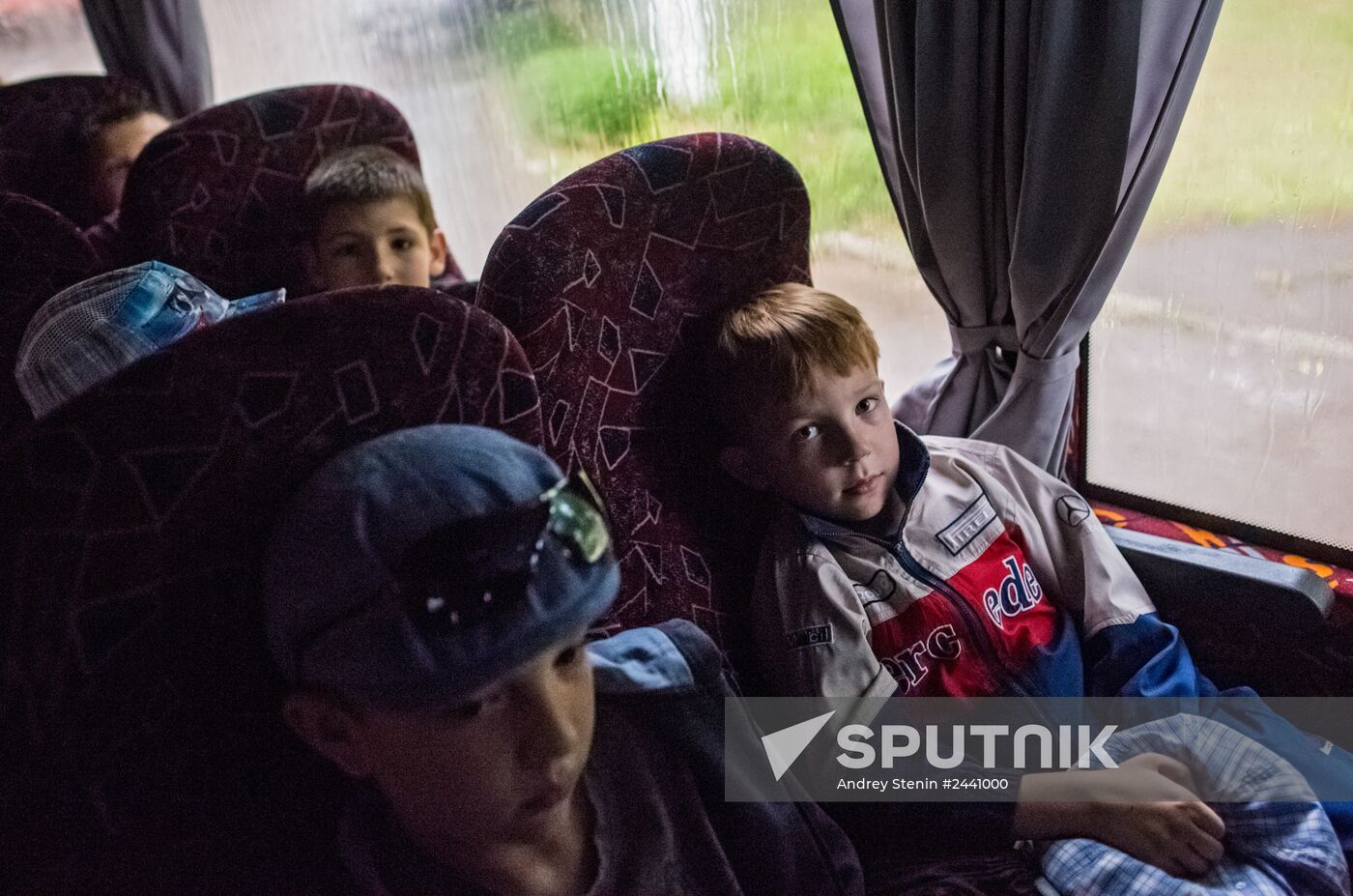 Parents evacuate children from Slavyansk