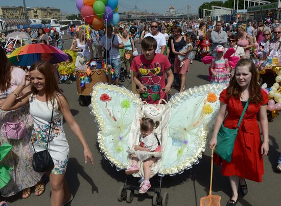 Stroller parade in Moscow