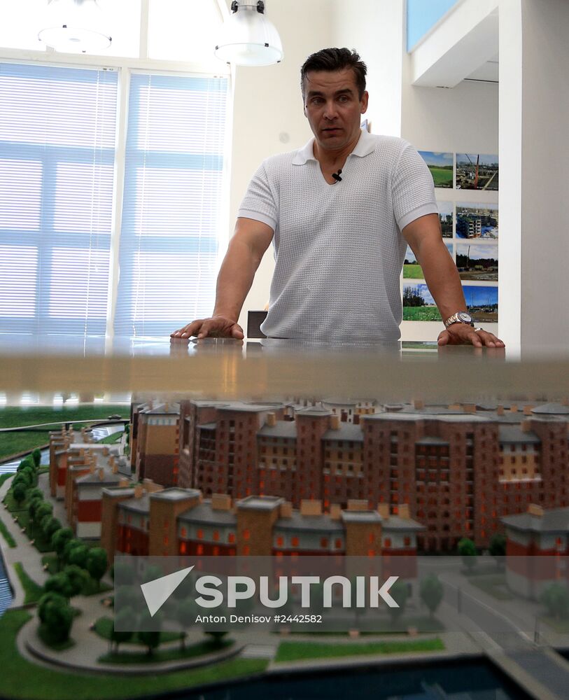 Luger Albert Demchenko shows journalists flat he received as a gift
