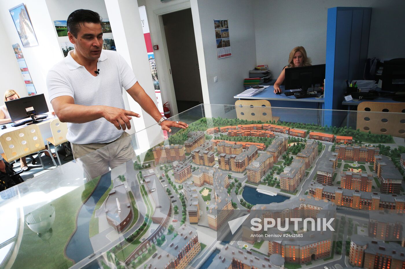 Luger Albert Demchenko shows journalists flat he received as a gift