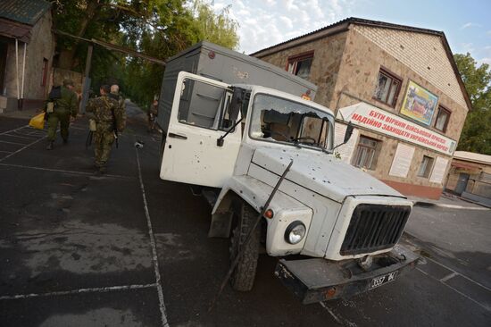 Self-defense forces establish control over Lugansk military base