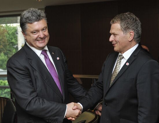 Ukrainian president-elect Petro Poroshenko holds meetings in Poland