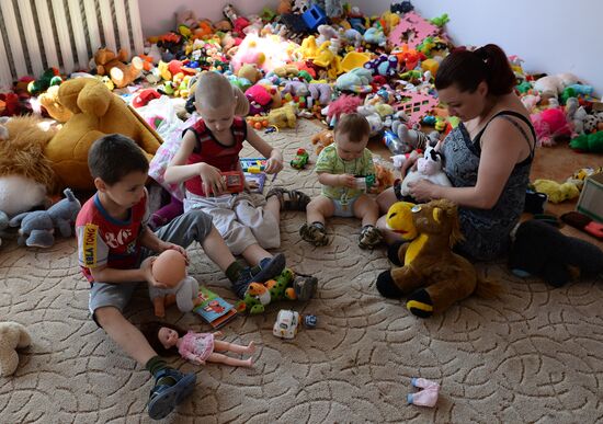Refugees from Slavyansk in a hostel in Ilovaysk