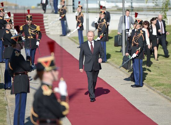 Vladimir Putin visits France