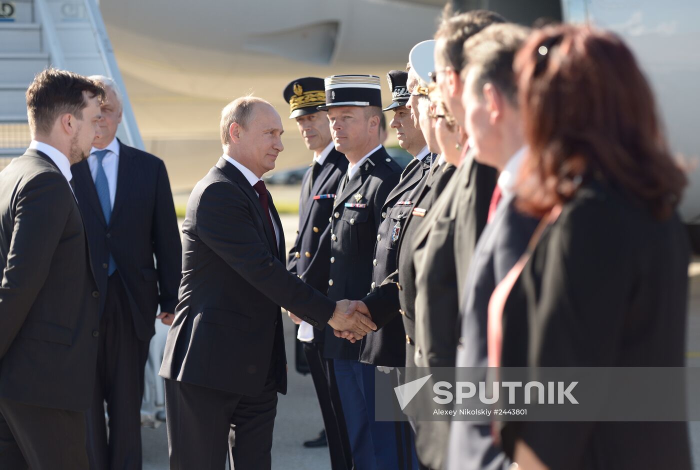 Vladimir Putin visits France
