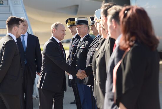 Vladimir Putin visits France