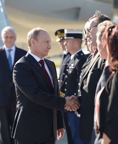 Vladimir Putin visits France