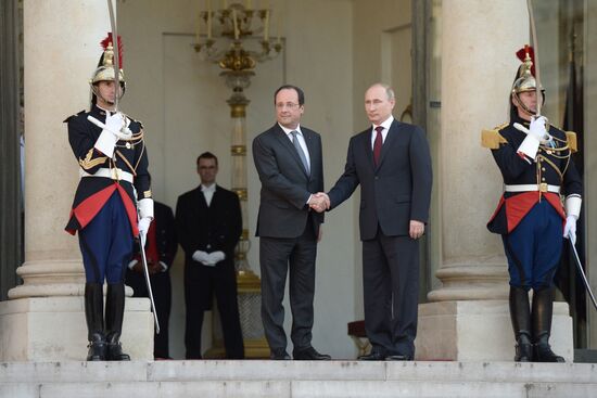 Vladimir Putin visits France