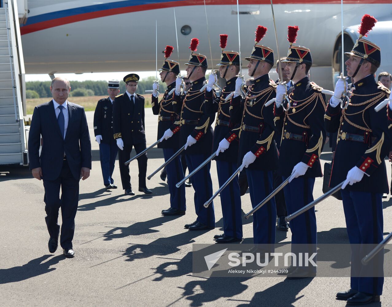 Vladimir Putin visits France