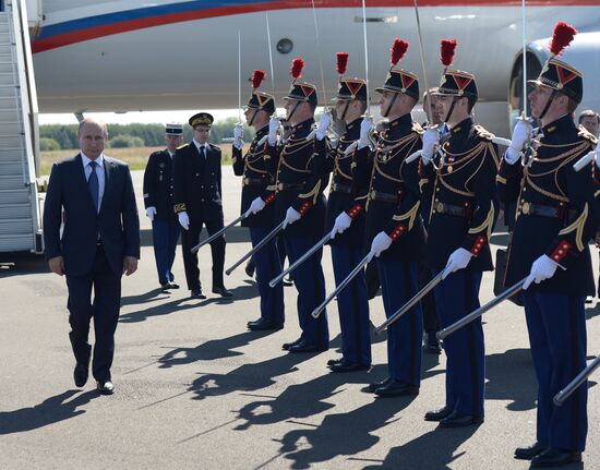 Vladimir Putin visits France