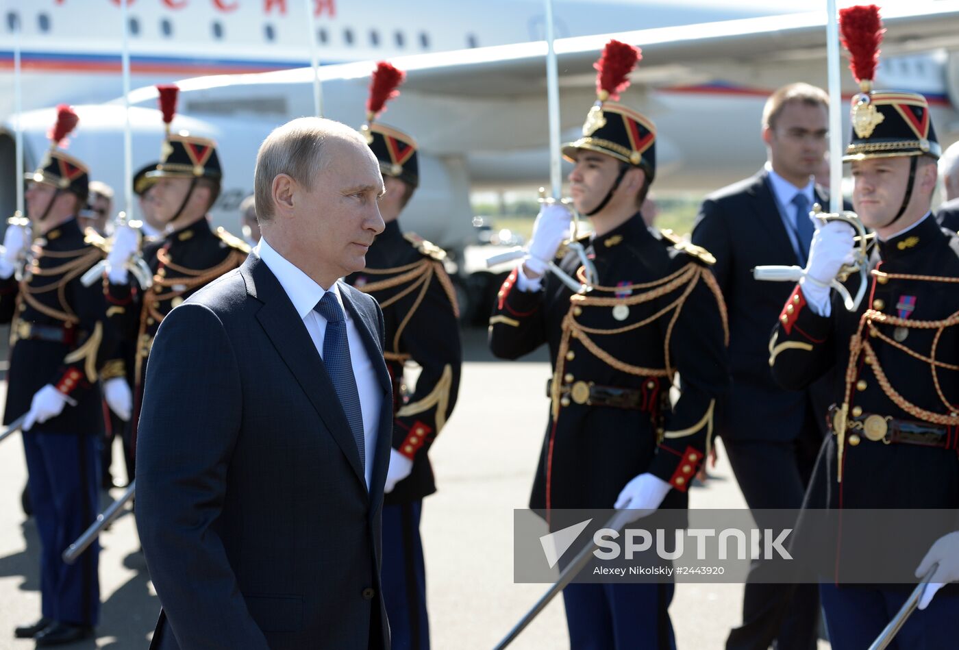 Vladimir Putin visits France