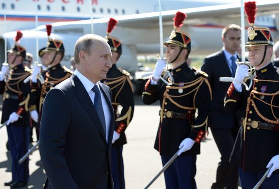 Vladimir Putin visits France