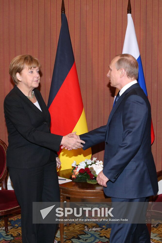 Vladimir Putin visits France
