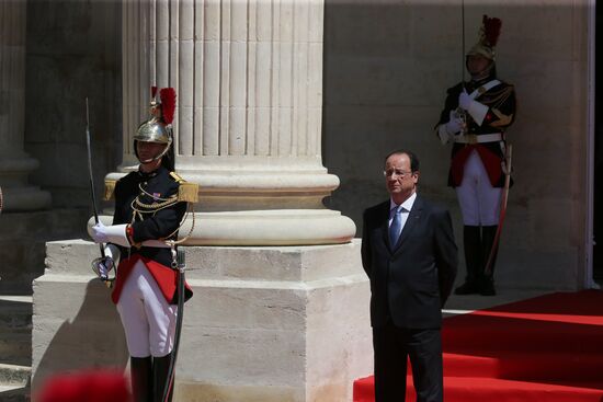 Vladimir Putin visits France