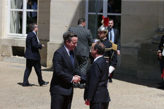 Vladimir Putin visits France