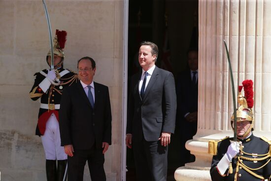Vladimir Putin visits France