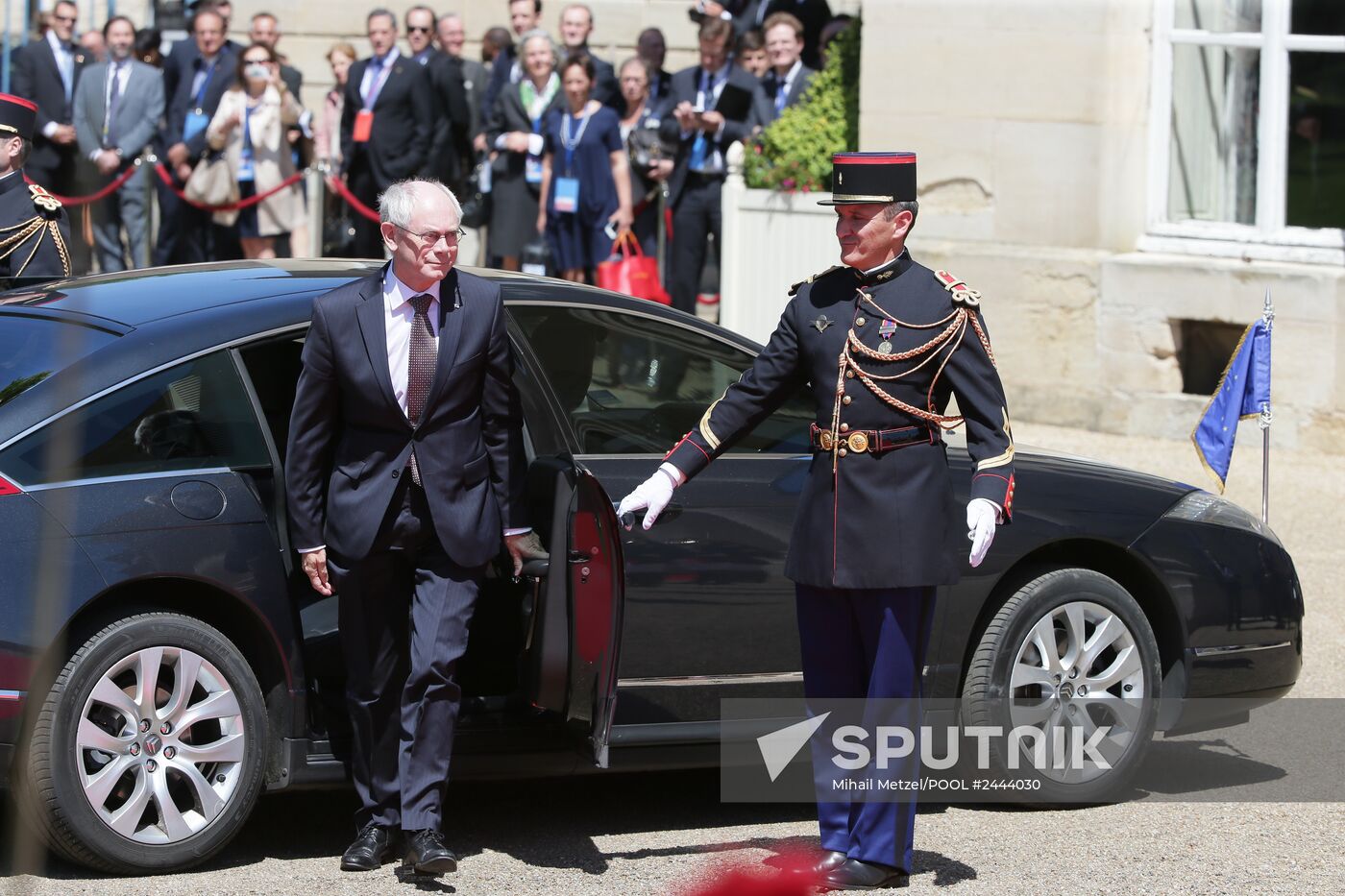 Vladimir Putin visits France