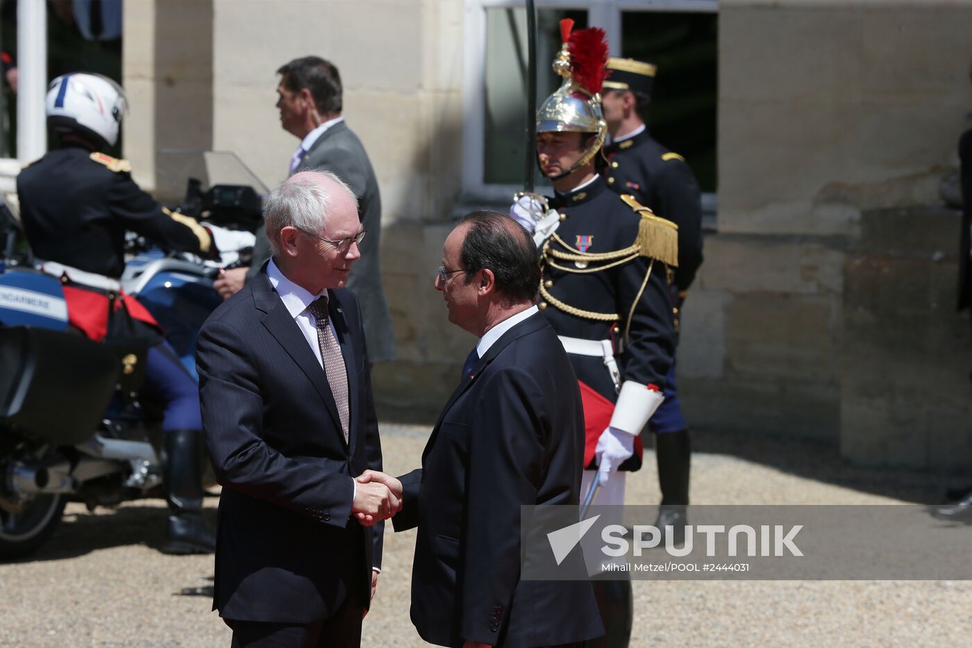 Vladimir Putin visits France