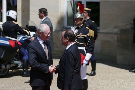 Vladimir Putin visits France