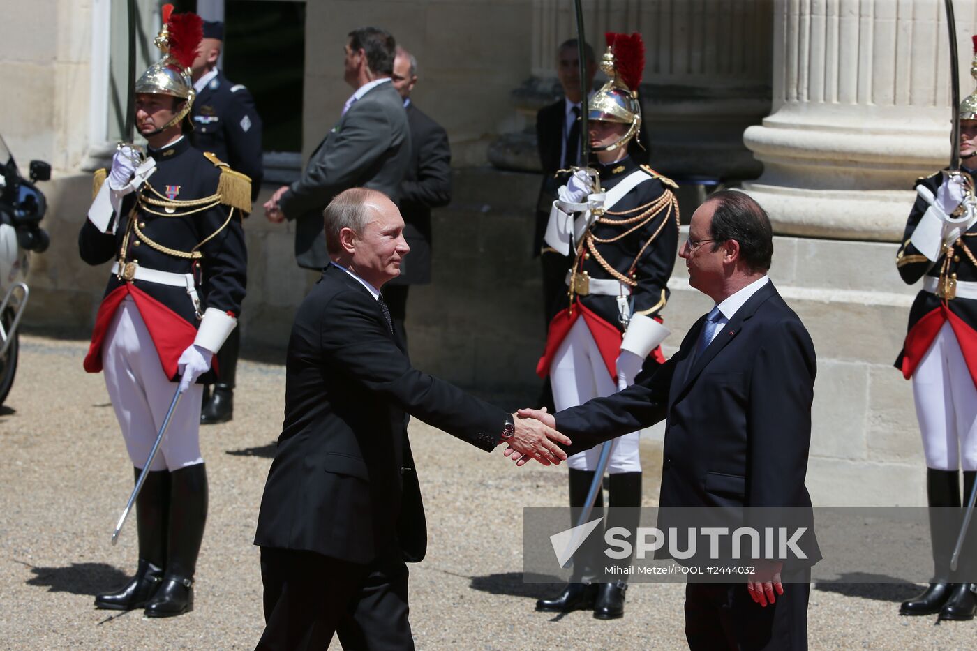 Vladimir Putin visits France