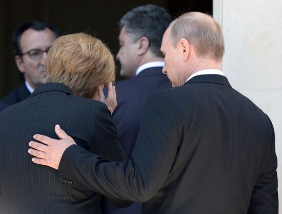 Vladimir Putin visits France