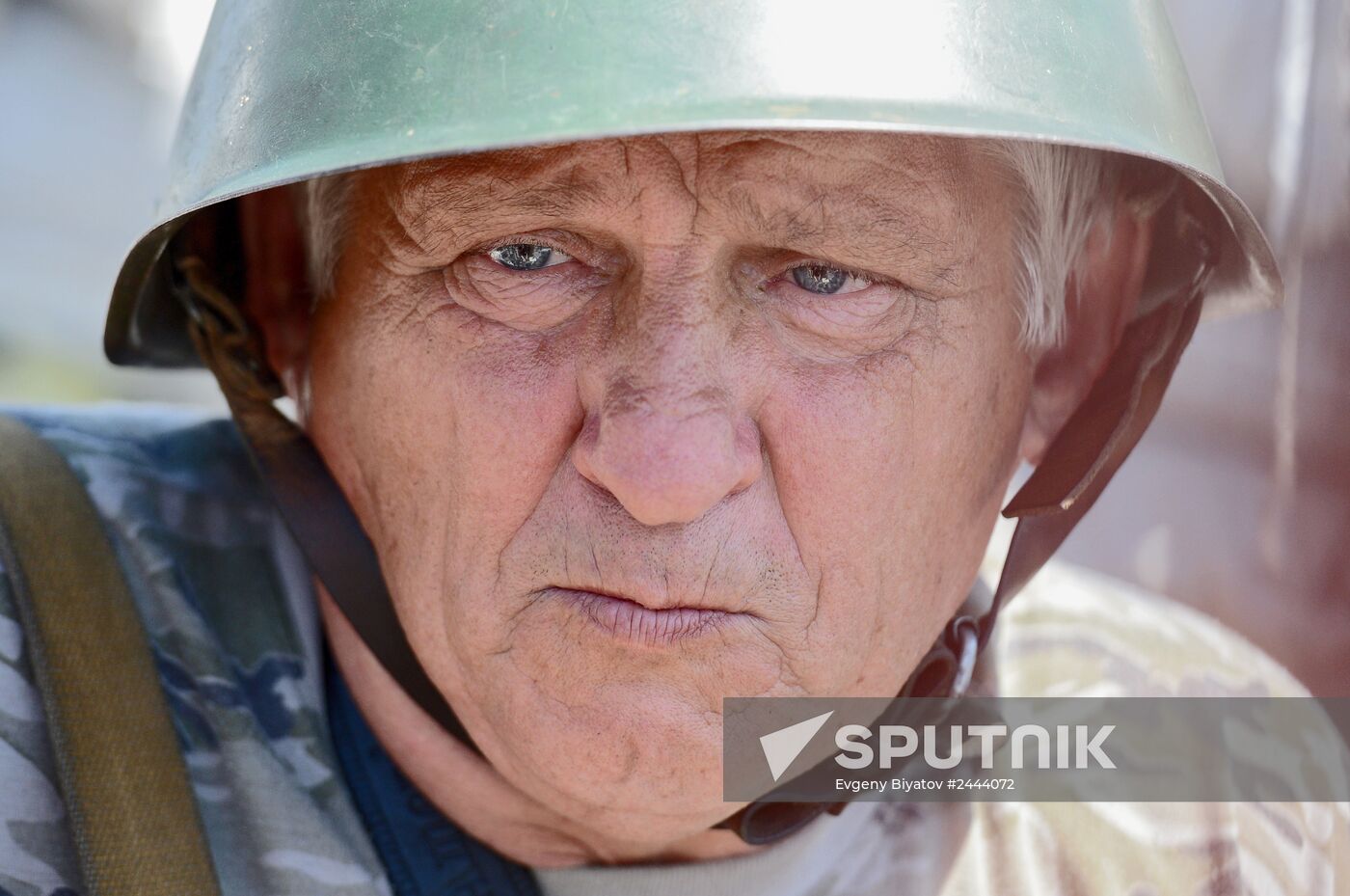 A militiaman nicknamed Granddad at one of the checkpoints outside Lugansk. Location: Ukraine, Luhansk Region. Author: Evgeny Biyatov/Sputnik. Lugansk Region update
