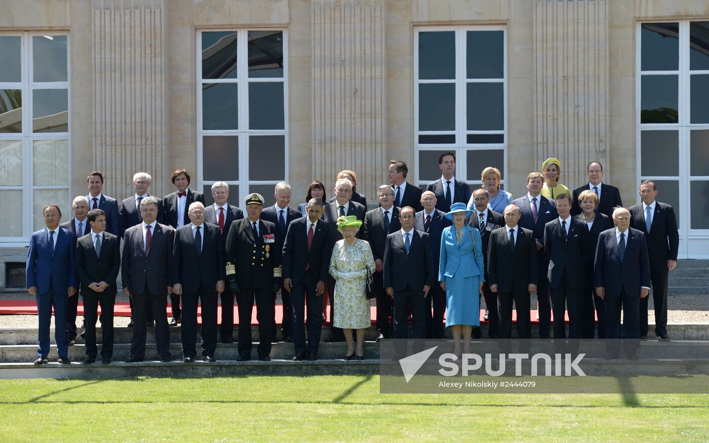 Vladimir Putin visits France