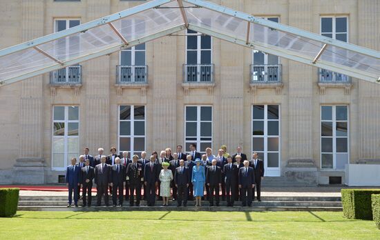 Vladimir Putin visits France