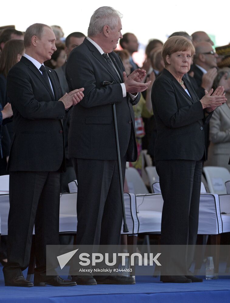 Vladimir Putin visits France