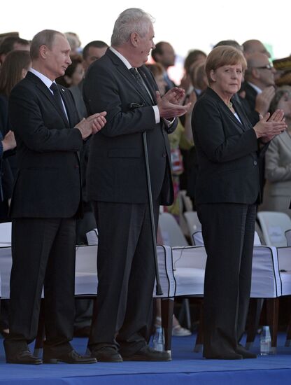 Vladimir Putin visits France