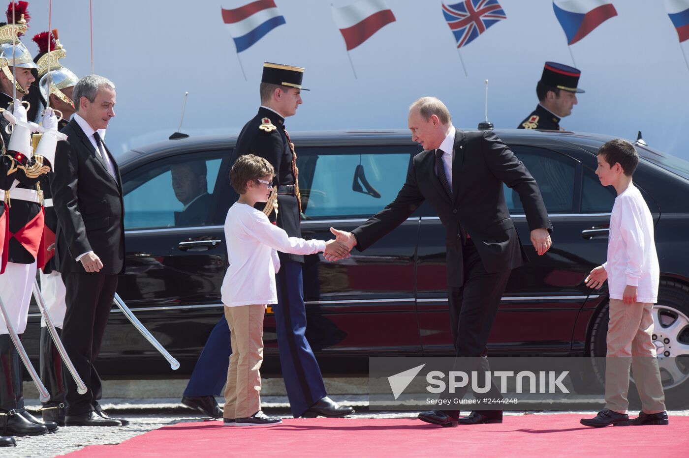 Vladimir Putin visits France