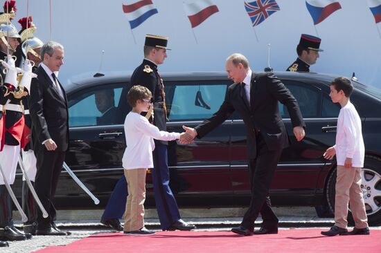 Vladimir Putin visits France
