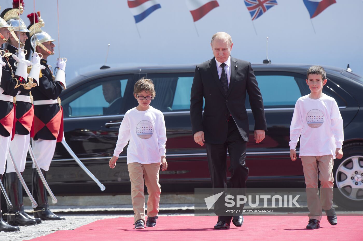 Vladimir Putin visits France