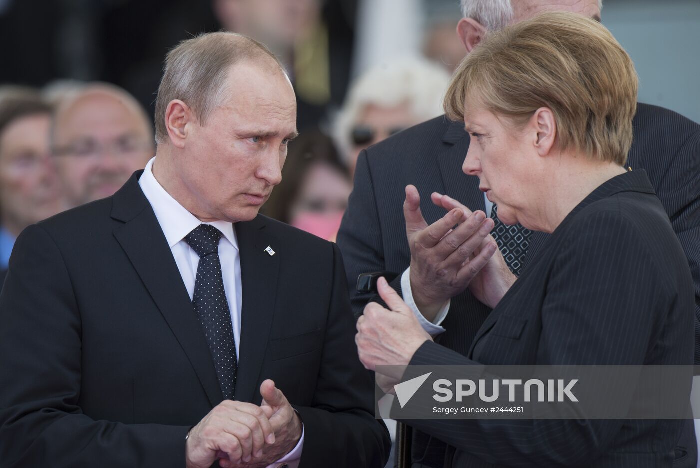 Vladimir Putin visits France