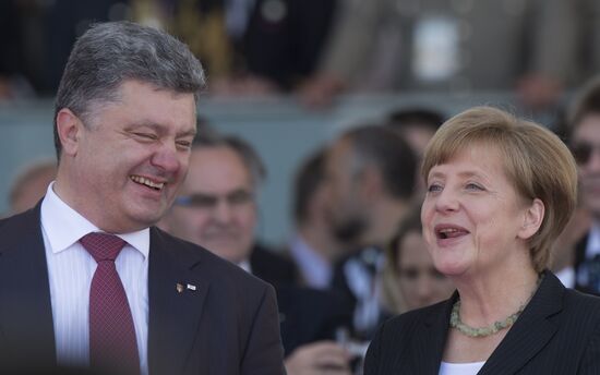 Vladimir Putin visits France