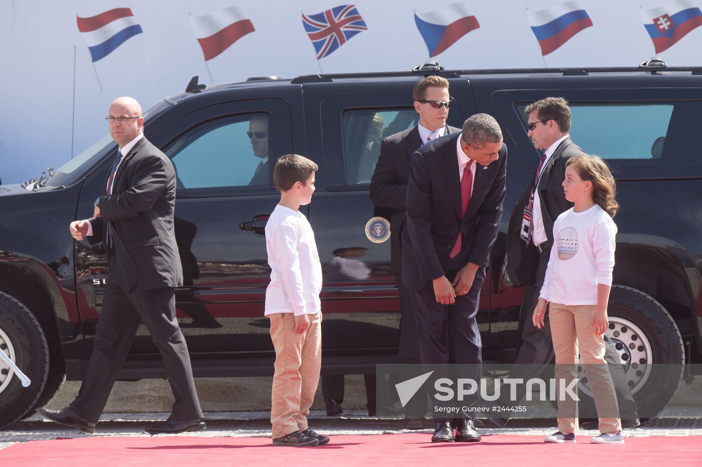 Vladimir Putin visits France