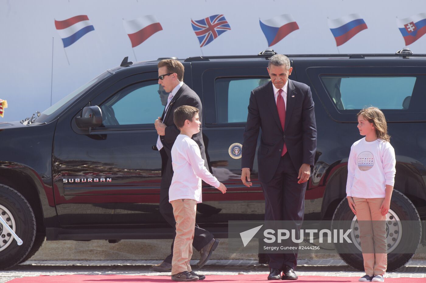 Vladimir Putin visits France