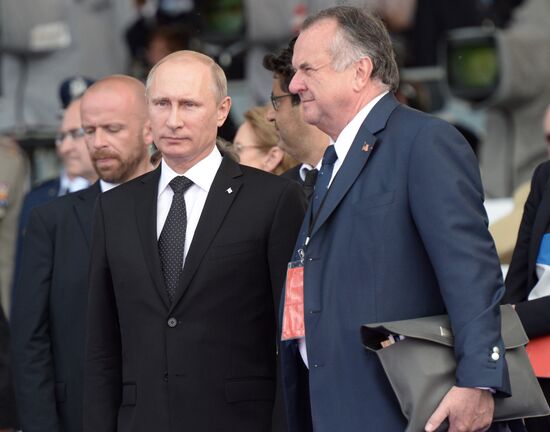 Vladimir Putin visits France