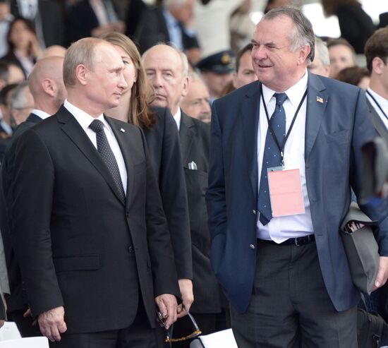Vladimir Putin visits France