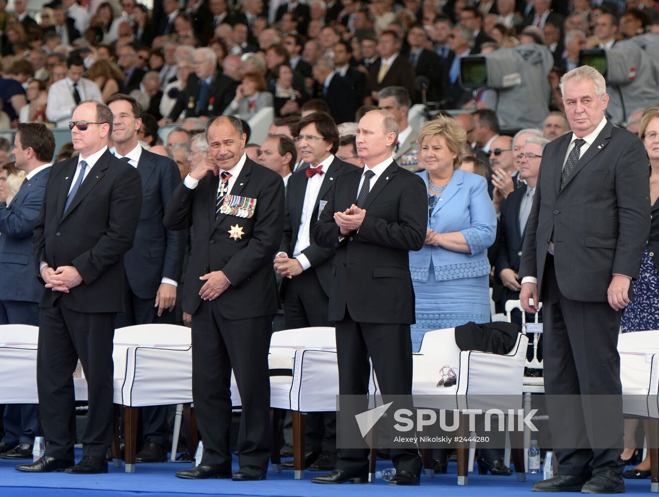 Vladimir Putin visits France